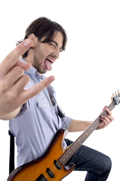 Розумний молодий гітарист позує в стилі — стокове фото