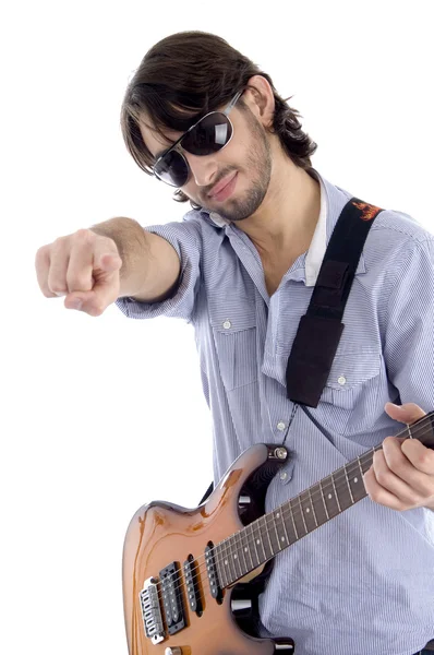 Jeune guitariste avec doigt pointeur — Photo