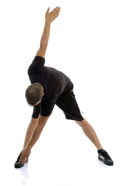 Joven hombre en forma haciendo ejercicio — Foto de Stock