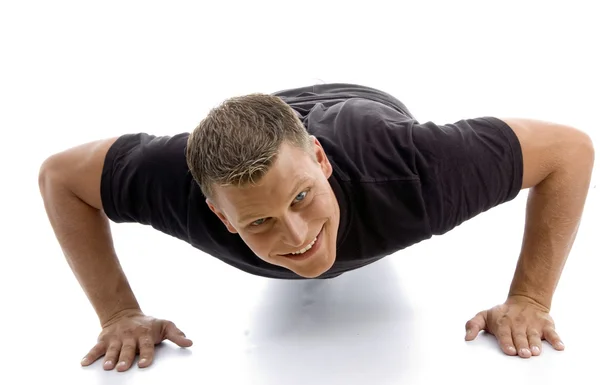 Mladý muž dělá push up — Stock fotografie