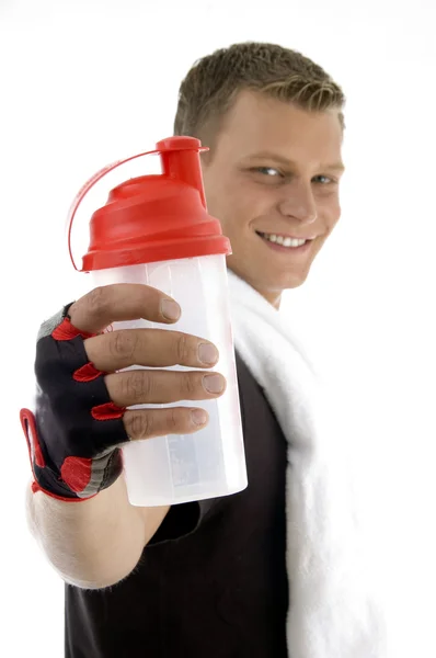 Zdravé kondici člověka pózuje s lahví — Stock fotografie