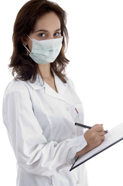 Профессиональная женщина-врач в маске — стоковое фото