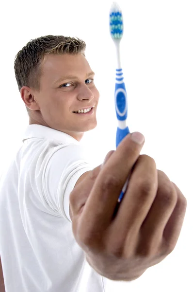 年轻人展示他的牙刷 — 图库照片