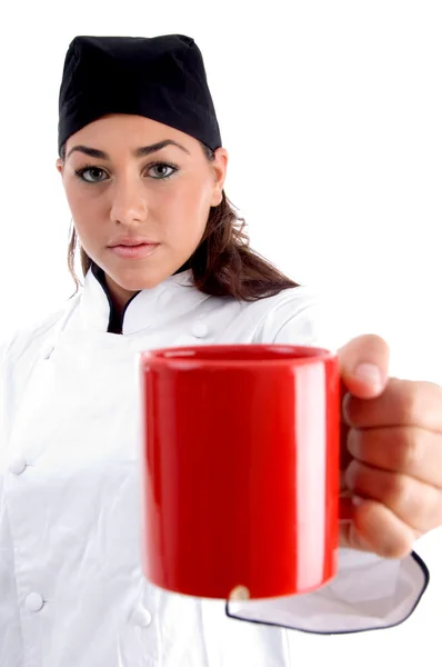 Ženské šéfkuchař ukazující, hrnek na kávu — Stock fotografie