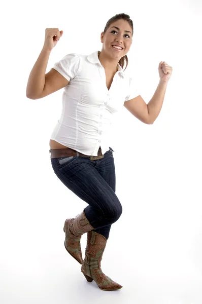 Framgångsrik ung kvinna poserar på ett ben — Stockfoto