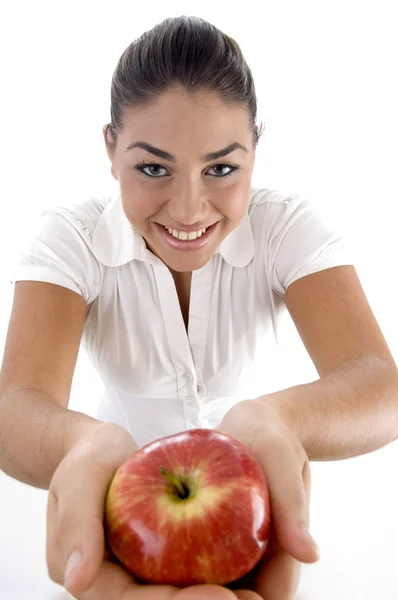 Високий кут зору жінки з яблуком — стокове фото