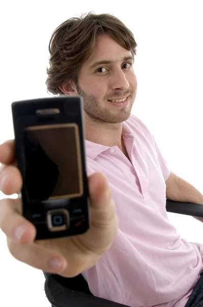 Mosolygó ember mutatja a mobil képernyőjén — Stock Fotó