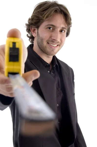 Masculino mostrando fita métrica — Fotografia de Stock