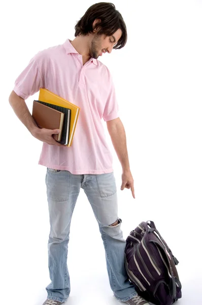 Çanta doğru aşağı işaret eden öğrenci — Stok fotoğraf