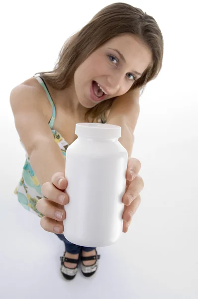 Mulher posando com frasco de remédio — Fotografia de Stock
