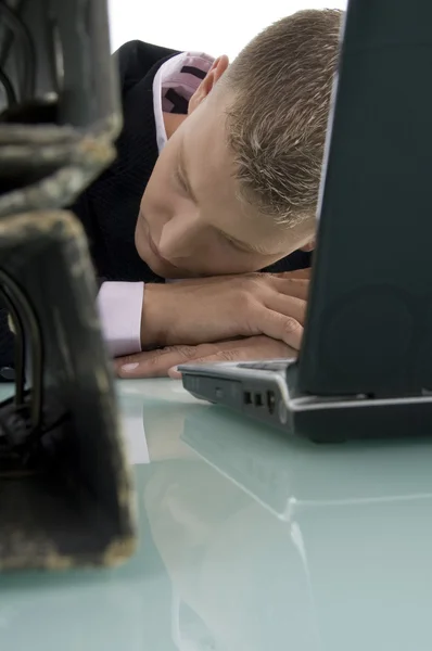 Nahaufnahme schlafender junger Manager — Stockfoto