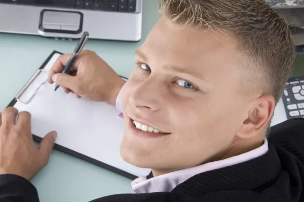 Postura traseira de trabalho advogado sorridente — Fotografia de Stock