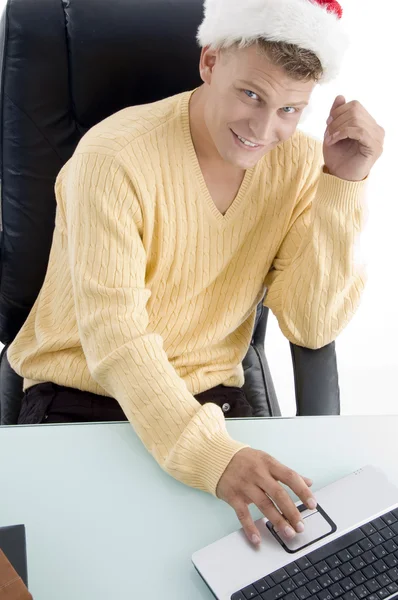 Young man working on laptop — Stock Photo, Image