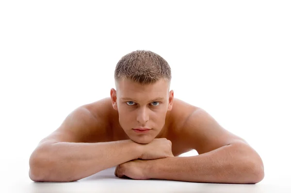 Muscular sem camisa masculino olhando para você — Fotografia de Stock