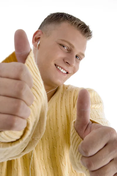 Sonriente chico mostrando buena suerte signo —  Fotos de Stock