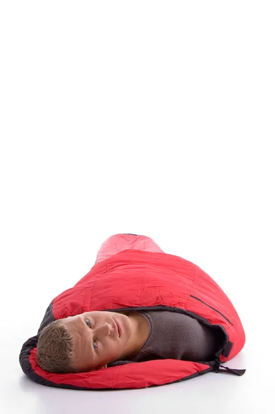 Genç adam uyku tulumu içinde poz — Stok fotoğraf