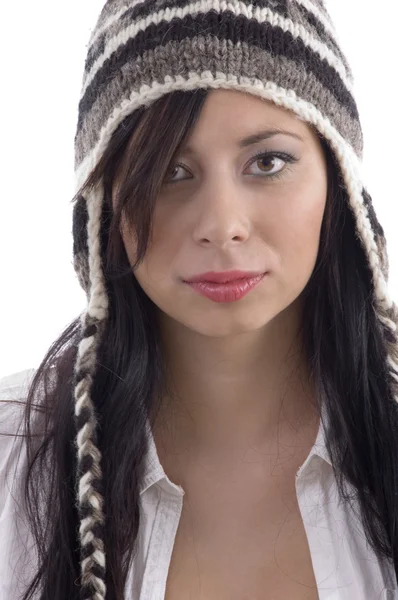 Krásná žena nosí vlněné čepice — Stock fotografie