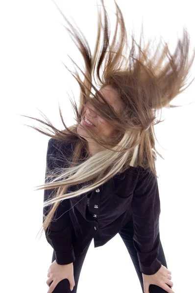 Schöne Brünette spielt mit ihren Haaren — Stockfoto