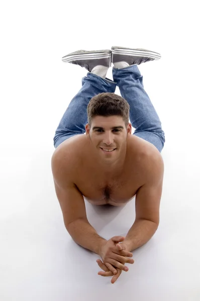 Muskulöses männliches Modell auf dem Boden liegend — Stockfoto