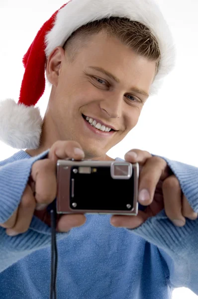 Junge in der Weihnachtszeit fängt Momente ein — Stockfoto