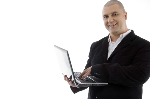 Executivo sorridente ocupado com laptop — Fotografia de Stock