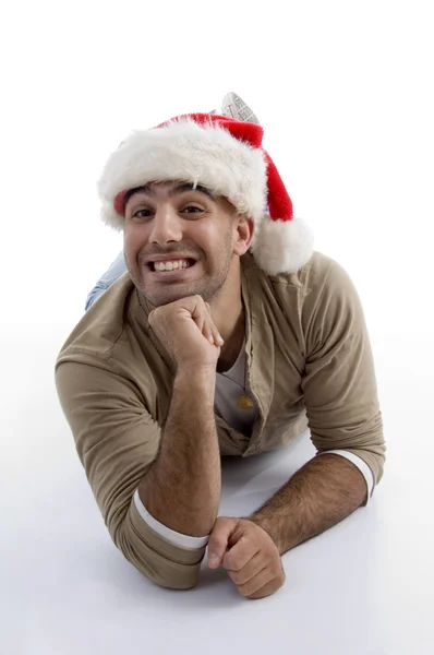 Щасливий чоловік у різдвяному капелюсі — стокове фото