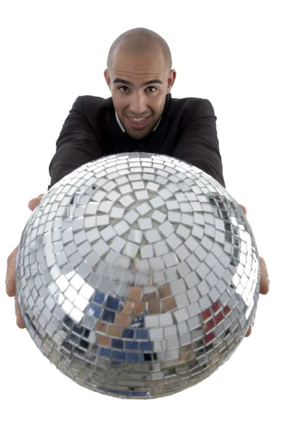 Knappe jonge man houden disco bal — Stockfoto