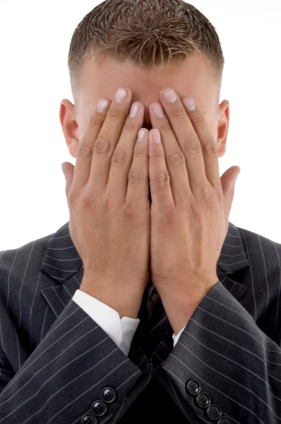Portret van verlegen zakenman gezicht verbergen — Stockfoto