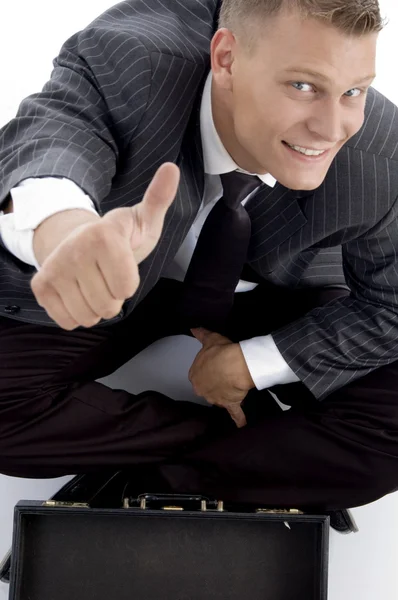Young businessman with thumbs up — Stock Photo, Image