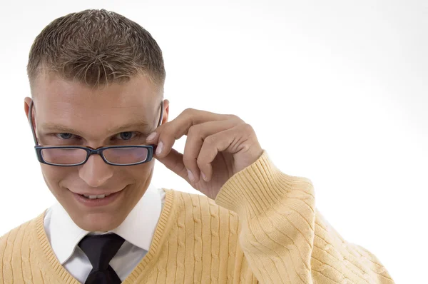彼は眼鏡を調整する若い学生 — ストック写真