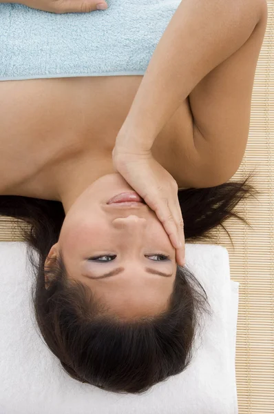 Young woman relaxing at spa — Stock Photo, Image