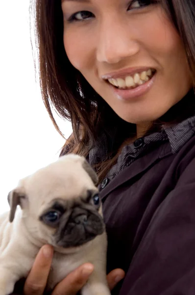 Radost žena s roztomilé štěně — Stock fotografie