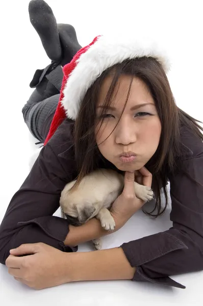 Woman with christmas hat and puppy — Stock Photo, Image