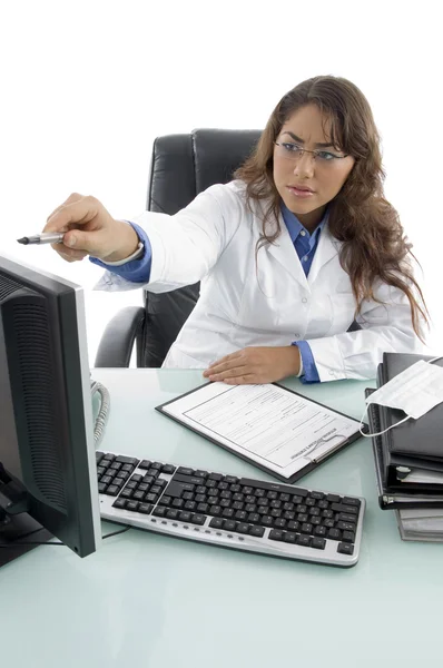 Bir doktor bir yana iş yerinde işaretleme — Stok fotoğraf