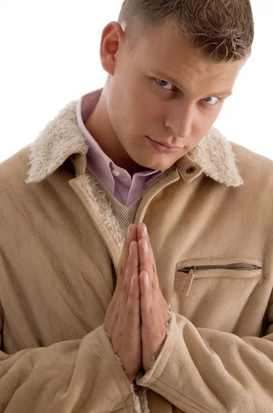 Genç adam müşterek ellerle dua — Stok fotoğraf