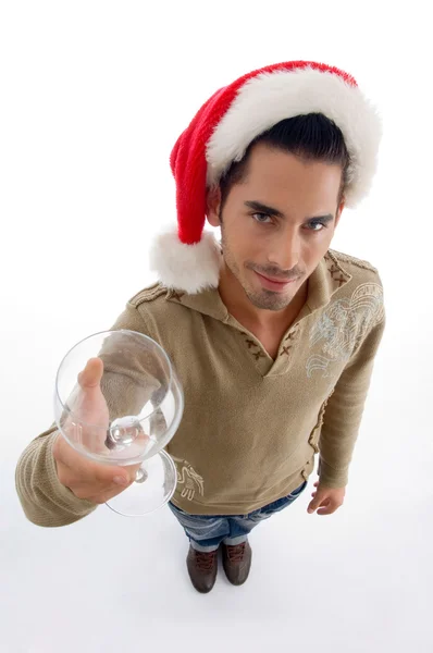 Moda macho mostrando copo de vinho — Fotografia de Stock