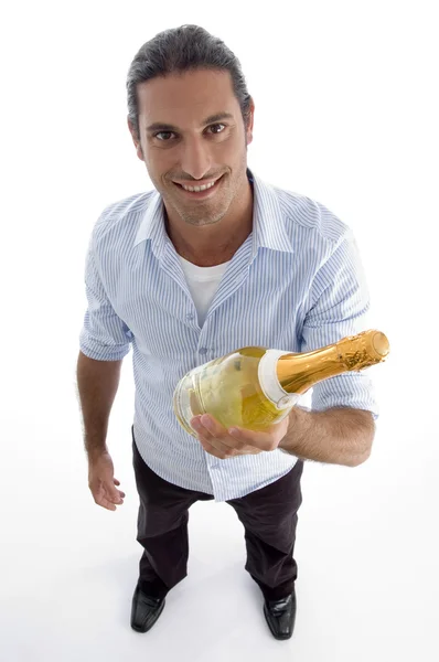 Красивий хлопець тримає пляшку вина — стокове фото