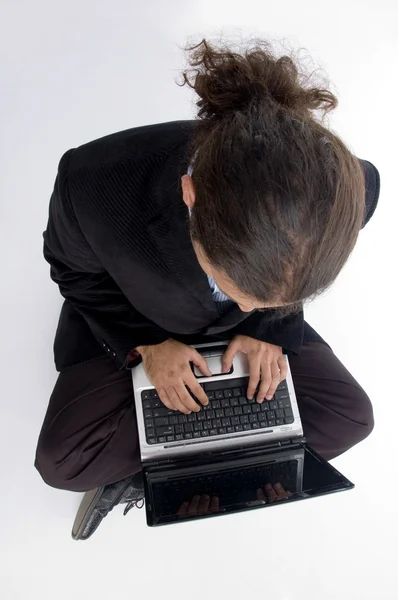Hezký účetní pracující na laptop — Stock fotografie