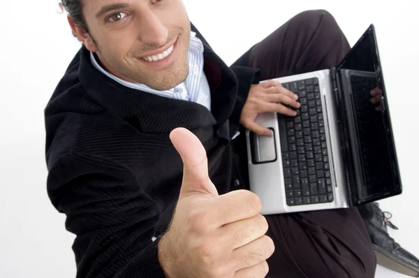 Hezký účetní pracující na laptop — Stock fotografie