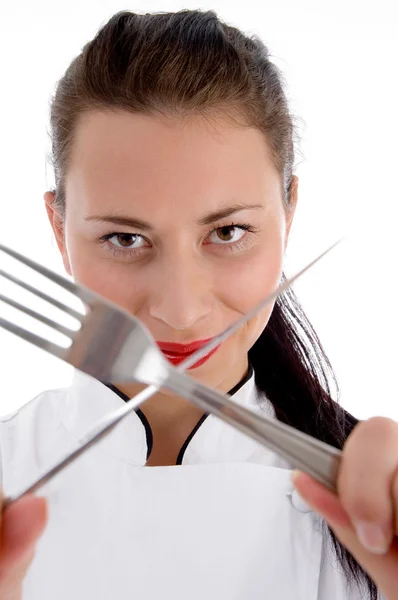Primo piano di chef donna che tiene posate — Foto Stock