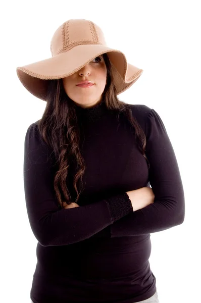 Güzel şık kadın giyiyor şapka — Stok fotoğraf