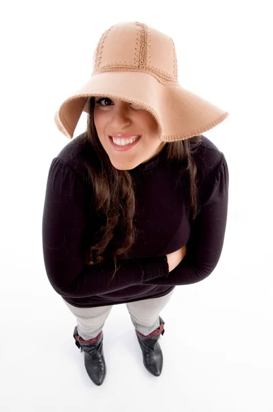 帽子をかぶっている魅力的な女性の肖像画 — ストック写真