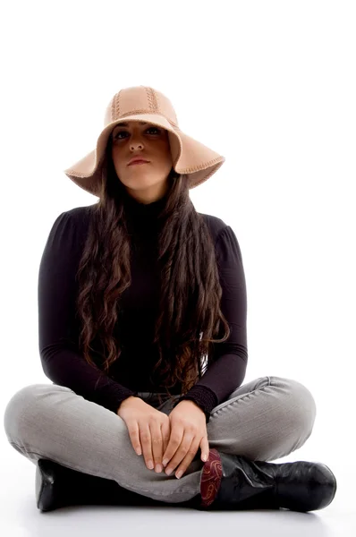 Retrato de mulher na moda em chapéu — Fotografia de Stock