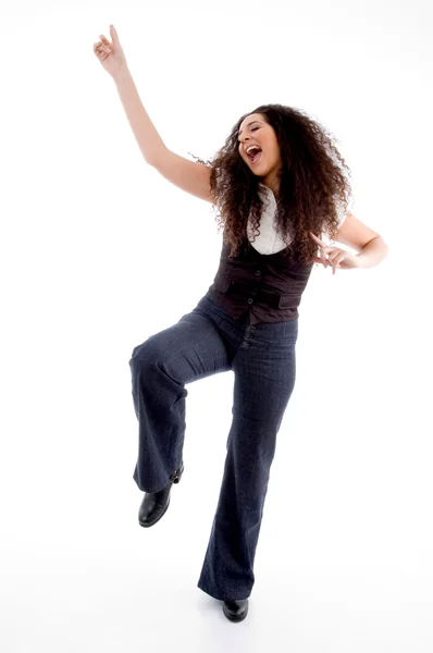 Εύθυμη νεαρή γυναίκα χορεύει — Φωτογραφία Αρχείου