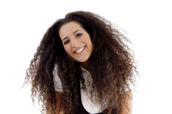 Spansktalande kvinna poserar med lockigt hår — Stockfoto