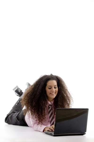 Executivo atraente ocupado com laptop — Fotografia de Stock