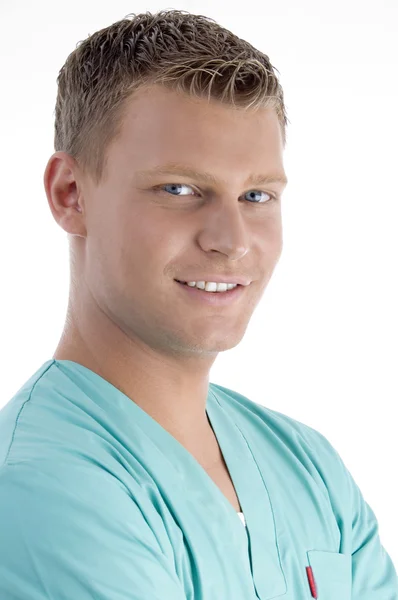 Uśmiechający się młody lekarz patrząc na kamery — Zdjęcie stockowe
