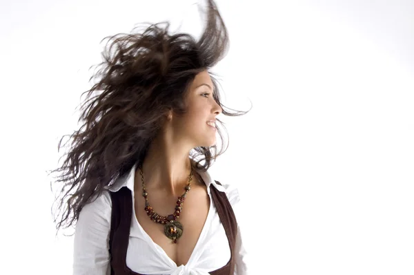 Fashionabla tonåring fladdrande hennes hår — Stockfoto