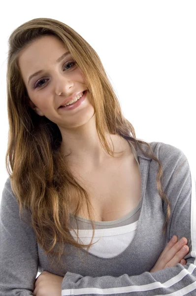 Attraente giovane donna con le braccia incrociate — Foto Stock