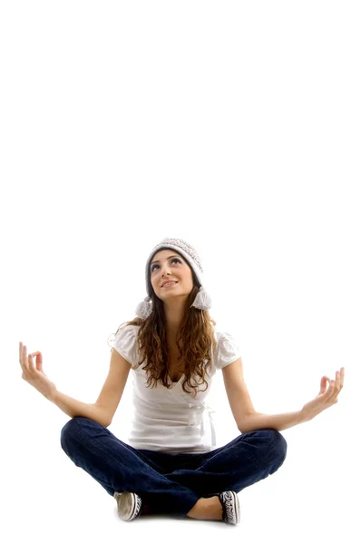 Salute ragazza consapevole facendo meditazione — Foto Stock